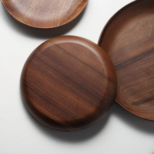 Assiettes rondes en bois NOYER NOIR - Esprit Mandala